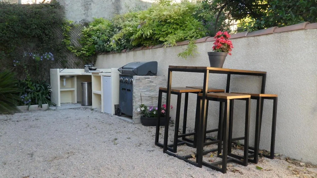 Holiday home Maison Moderne A Cheval-Blanc